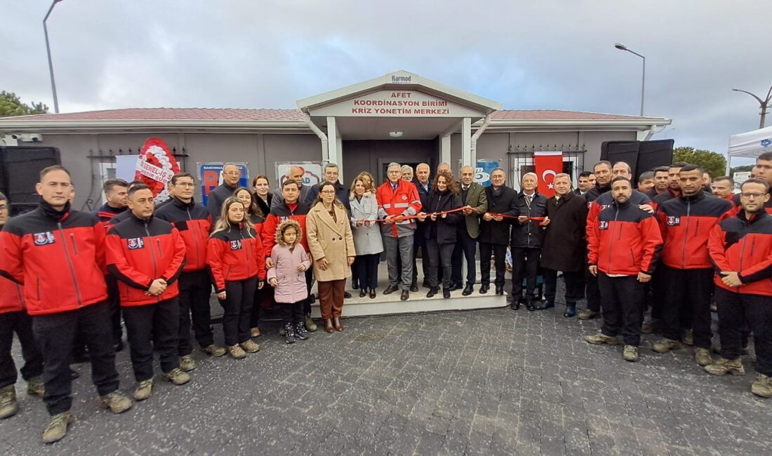 Bandırma Belediyesinin Afet Koordinasyon Birimi Kriz Yönetim Merkezi açıldı. Küçük