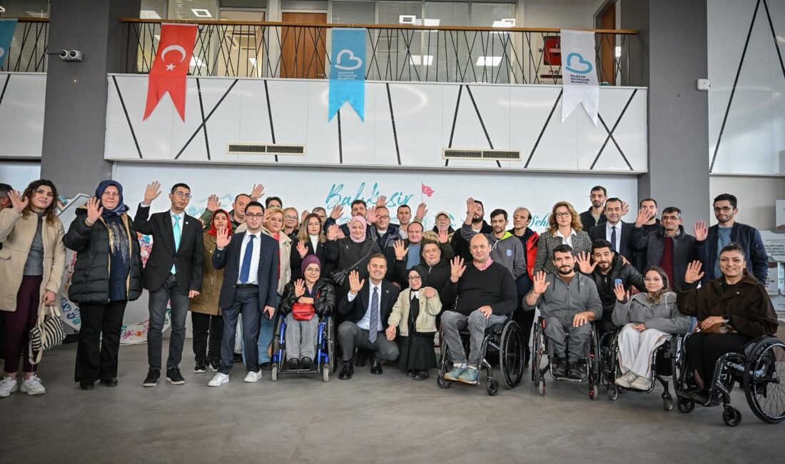   Balıkesir Büyükşehir Belediye Başkanı Ahmet Akın, 3 Aralık Dünya