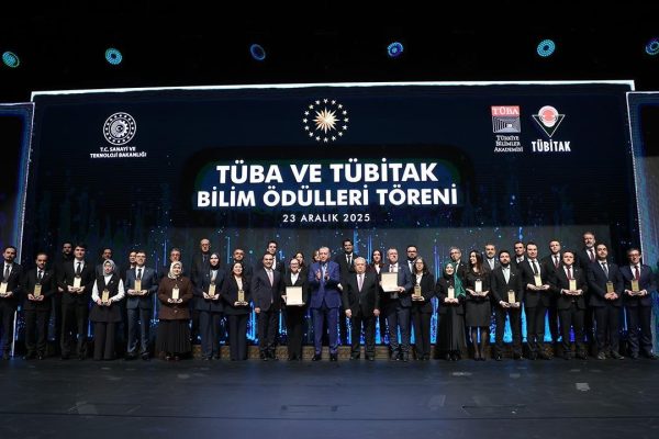 Rektör Boz TÜBA ve TÜBİTAK Ödül Törenine Katıldı