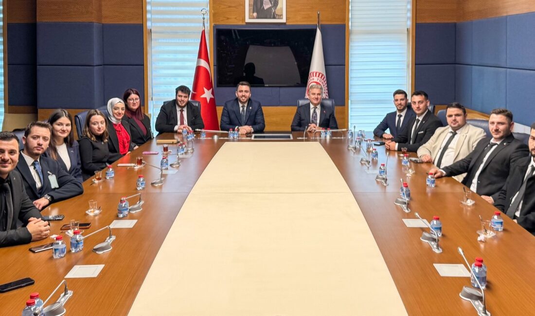 Ak Parti Gençlik Kolları üyeleri Ankara’da Balıkesir Milletvekili Ali Taylan