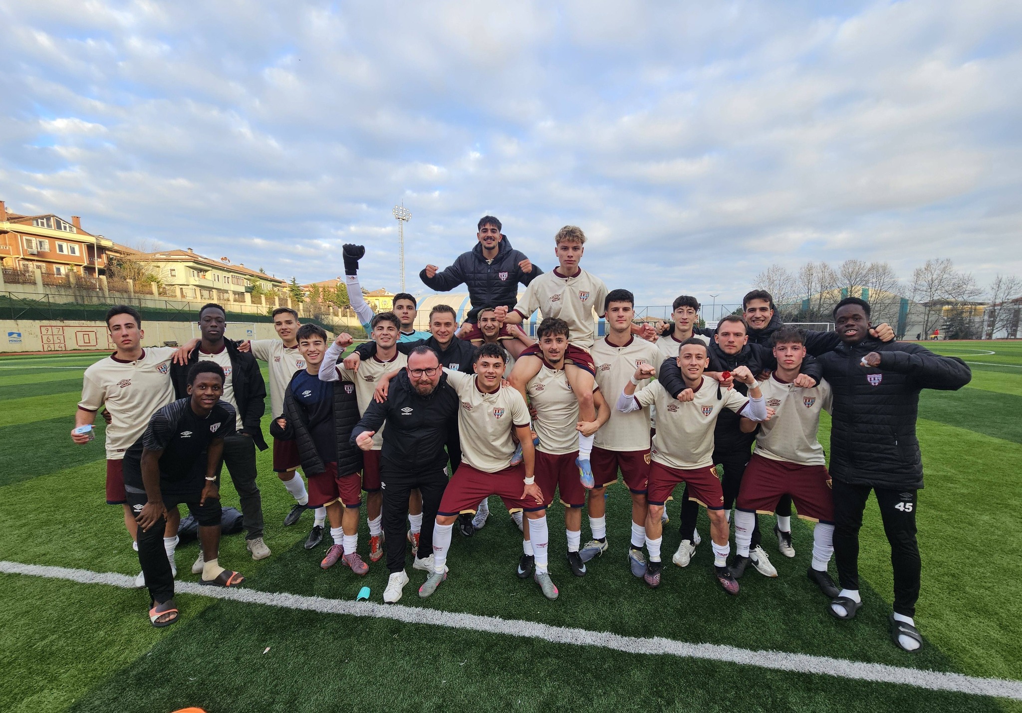 U19 Takımı zirveyi zorluyor