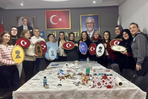 İyi Partili kadınların el emeği ürünleri
