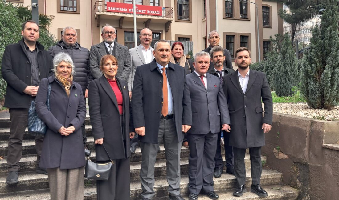 Bandırmalı Manyaslılar Derneği resmi başvurusunu İlçe Kaymakamlığına yaptı. 15 kurucu