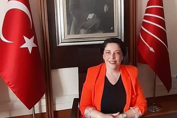 Özdemir: Bayrağımıza yapılan saygısızlık kabul edilemez