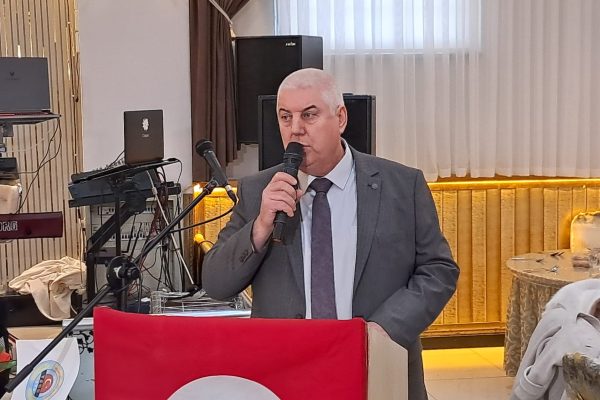 Üyeler “Bir dönem daha Erkan Alpsu” dedi