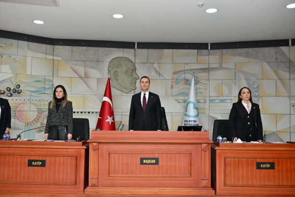 Akın, son noktayı koydu : “Mensubu olduğum parti CHP’dir”