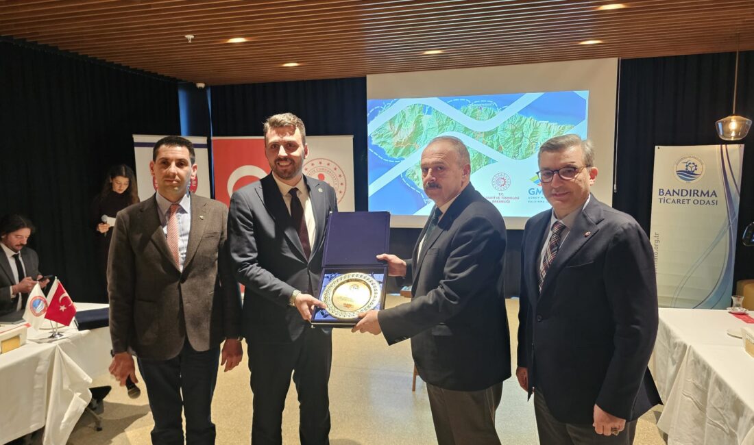 Erdek ve Bandırma Ticaret Odaları’nın öncülüğünde Erdek Pınar Otel’de düzenlenen