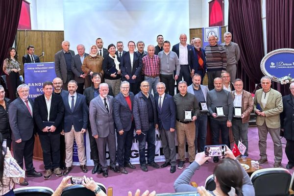 Makine Mühendisleri Plaketlerini aldılar