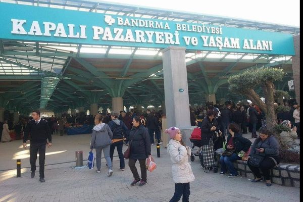 Vatandaş Bandırma Belediyesinden açıklama bekliyor