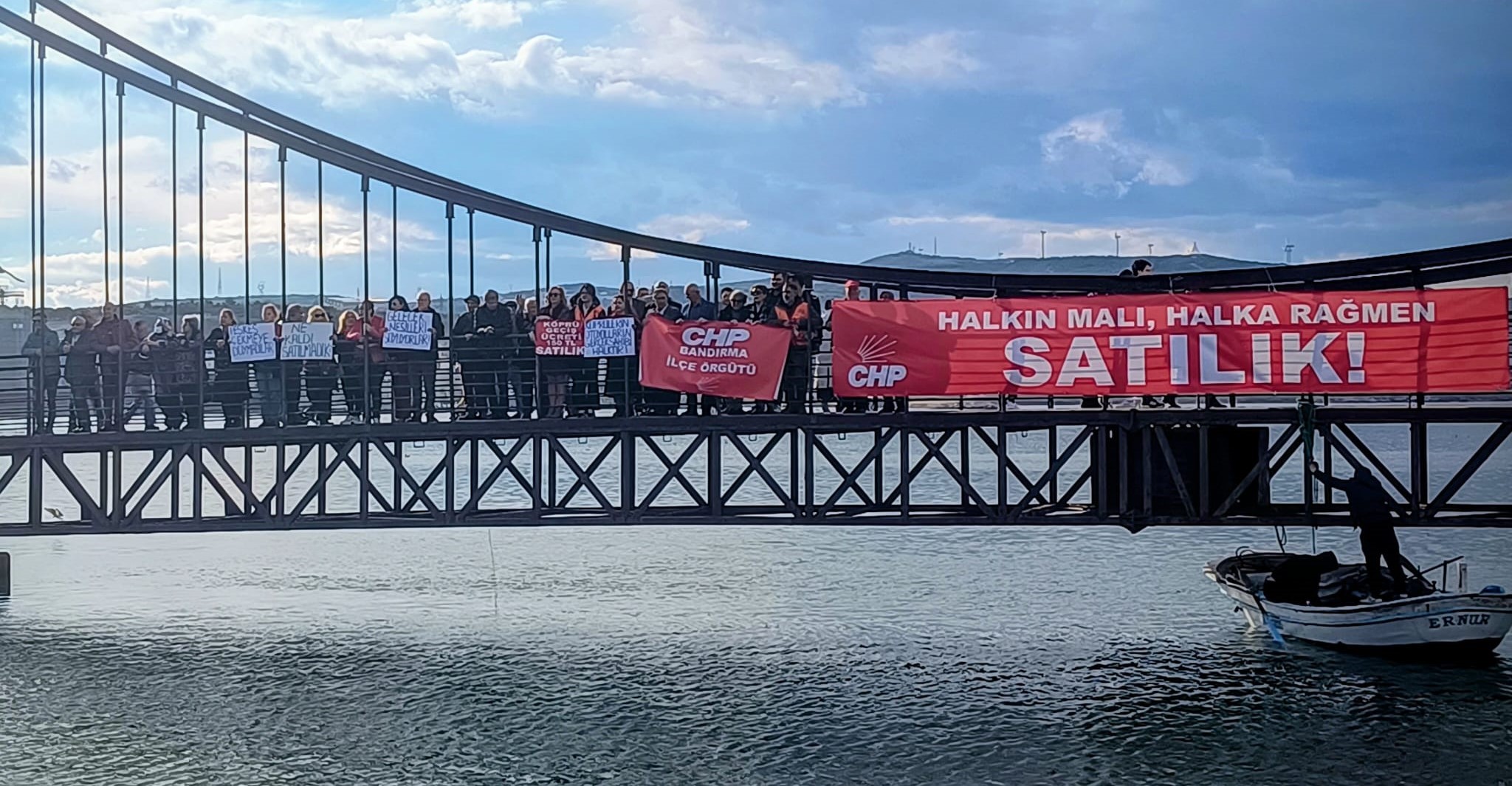 Bandırma’da satılık köprü protestosu