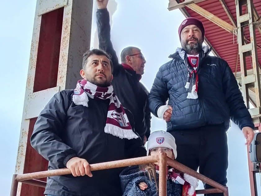 Bandırmaspor Taraftarlar Derneği Başkanı Özgün Eren tribünlere döndü. 6222 sayılı