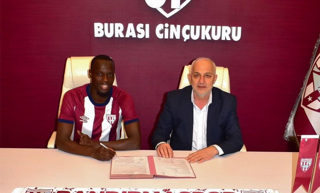 Transferin son gününde Bandırmaspor Mamadou Fall ile kiralık sözleşme imzaladı.
