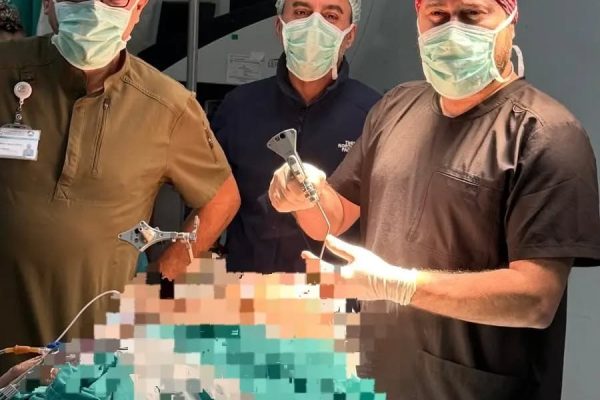 Nöronavigasyon cihazı ile beyin ameliyatı gerçekleştirdiler