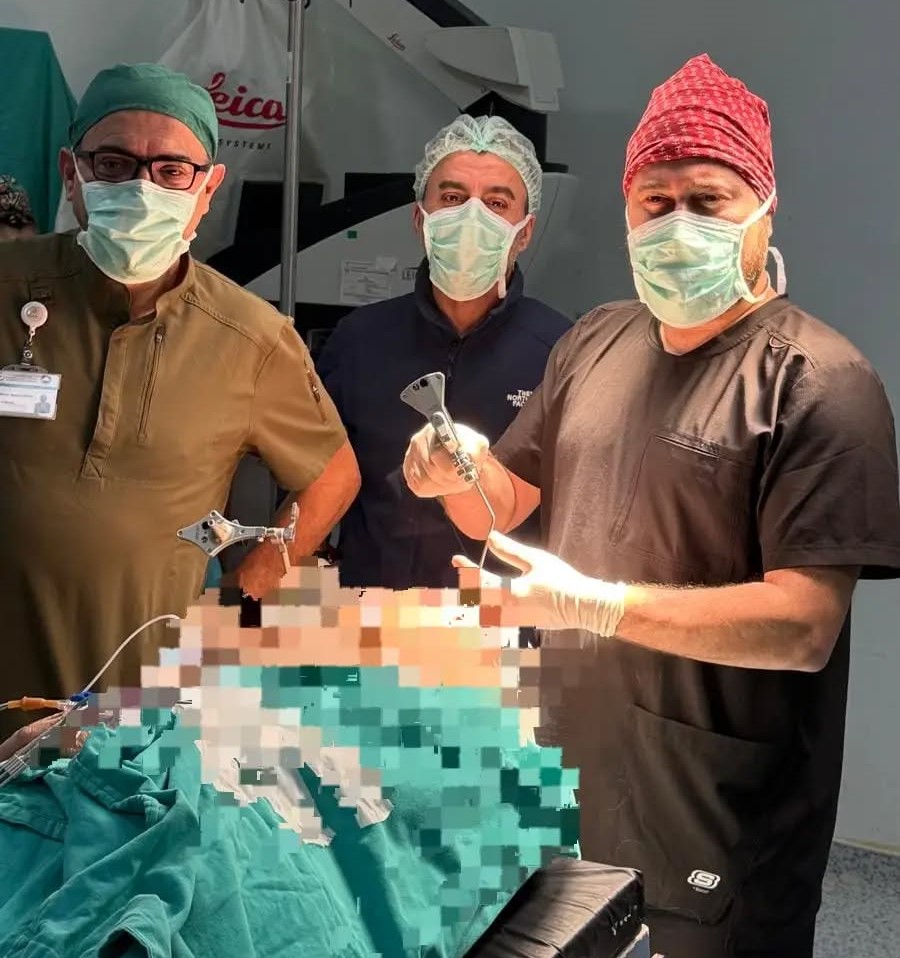 Nöronavigasyon cihazı ile beyin ameliyatı gerçekleştirdiler