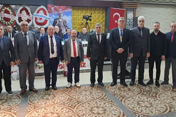 Üyeler Ömer Metin ile devam dedi