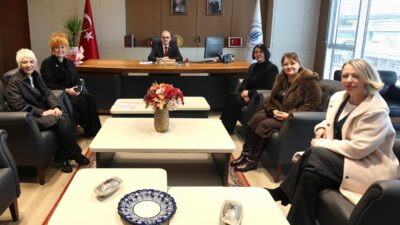 Türk Anneler Derneği Başkanı Oya Yücel ve Yönetim Kurulu üyeleri