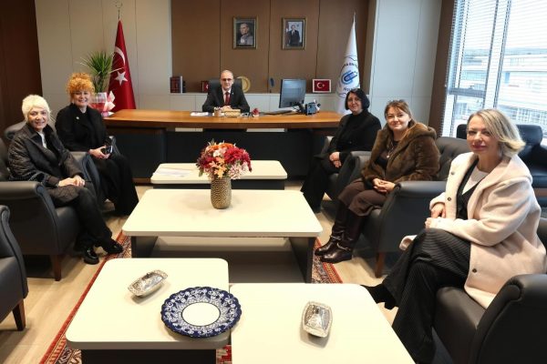 Türk Anneler Derneği yöneticiler Rektör Boz’u ziyaret etti