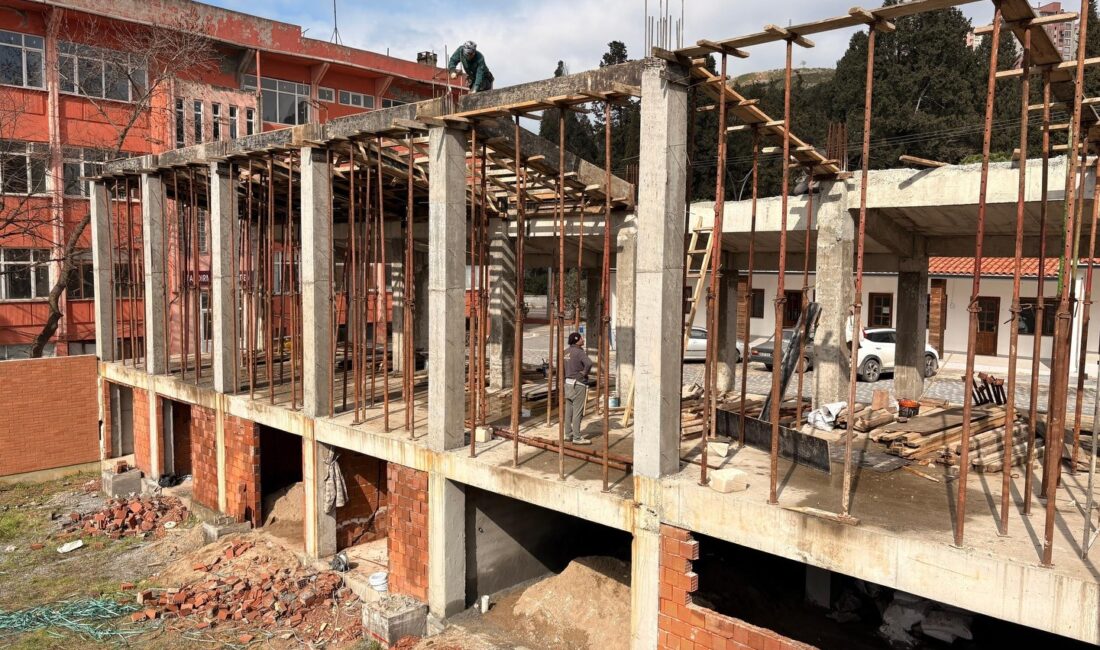 Bandırma Belediye Başkanı Dursun Mirza, belediyenin kent genelinde sürdürdüğü çalışmalara