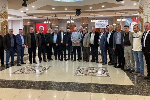 Ağaç İşleri Odasında Mücahit Topçu farkı