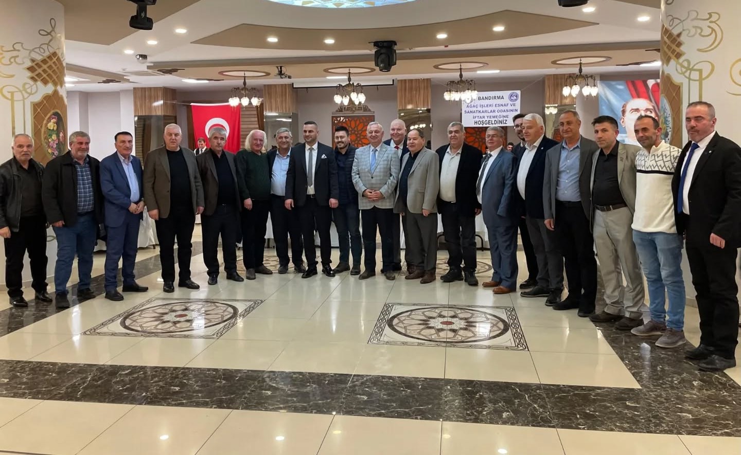 Ağaç İşleri Odasında Mücahit Topçu farkı