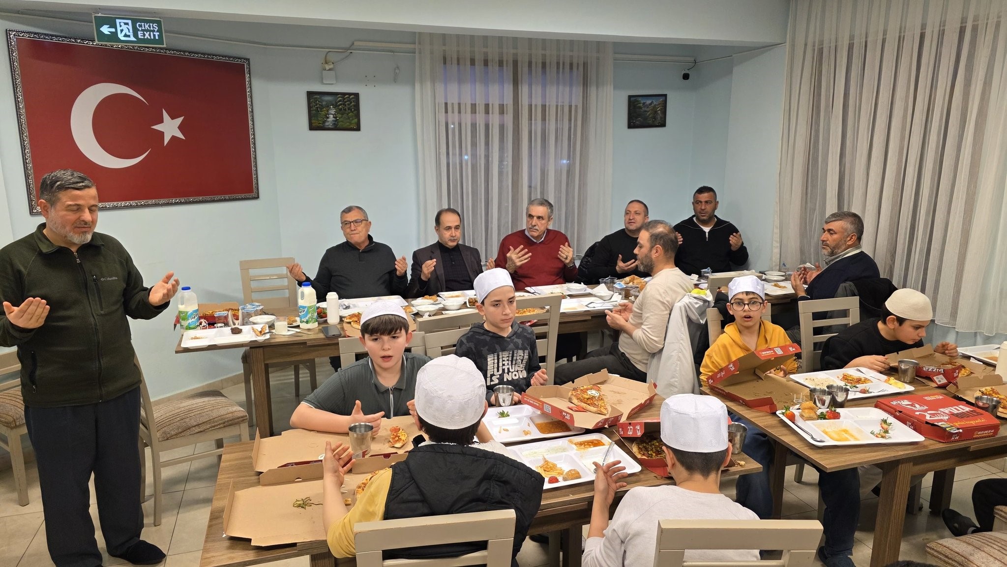 İlçe Kaymakamı Aksakal hafızlık öğrencileriyle iftar açtı
