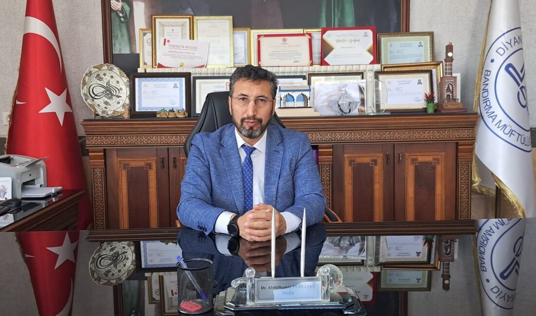 Bandırma İlçe Müftüsü Dr. Abdülhamid Pehlivan Berat Kandili dolayısıyla açıklamalarda