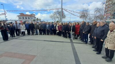 CHP İlçe Örgütü 6 Şubat depremlerinin yıldönümü dolayısıyla Cumhuriyet Meydanında