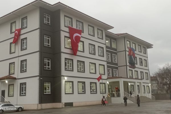 Bandırma Ortaokulu yeni binasında