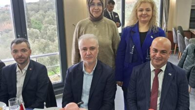 Anahtar Parti İlçe Teşkilatı düzenlediği kahvaltılı basın toplantısında şehit aileleri,