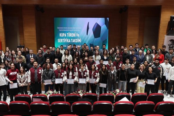 BANÜ’de Kupa ve sertifika töreni düzenlendi
