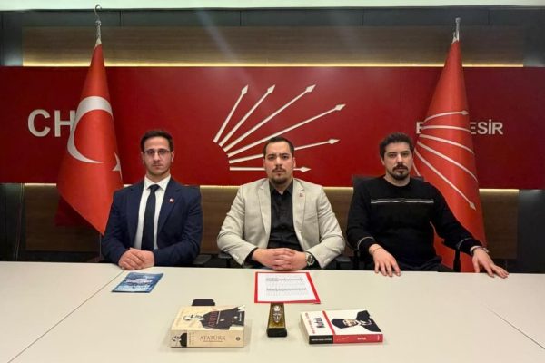 Uyar: Gerçekler kürsüden anlatılan masallarla örtüşmemektedir.