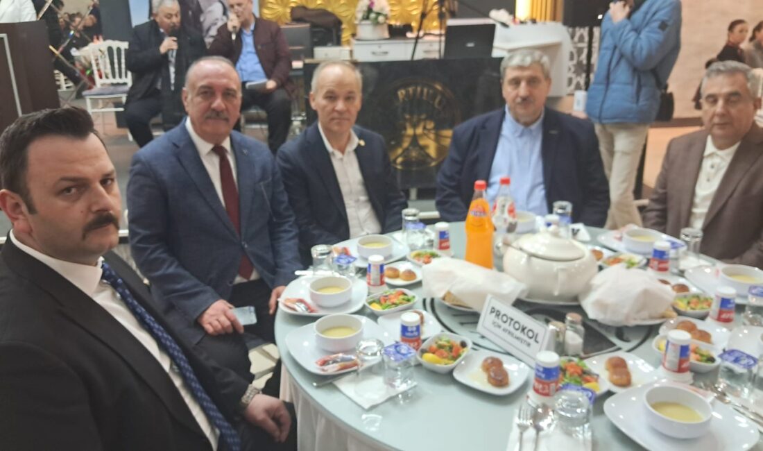 MHP İlçe Teşkilatının Kurtuluş Düğün Salonundaki iftar yemeğine yoğun katılım