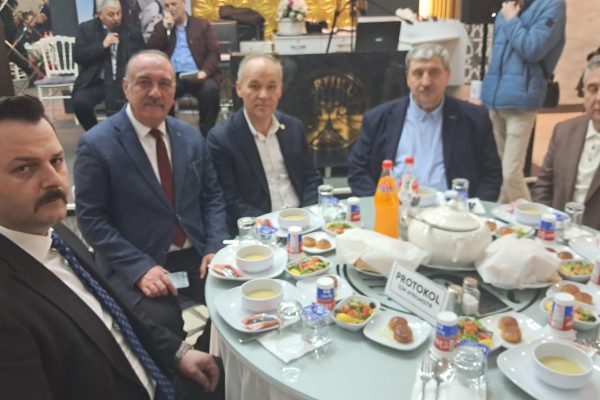 MHP İftar yemeği düzenledi