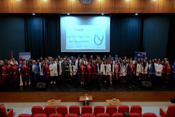BANÜ’de14 Mart Tıp Bayramı ve Beyaz Önlük Giyme Töreni Gerçekleştirildi