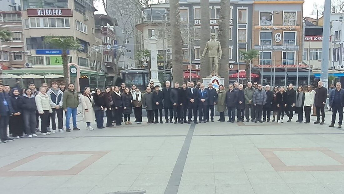 Muhasebe Haftası Bandırma’da kutlandı. Cumhuriyet Meydanındaki etkinliğe Belediye Başkanı Dursun