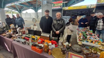 Kapalı Pazar yerinde kurulan antika pazarına Bandırmalılar büyük ilgi gösteriler.