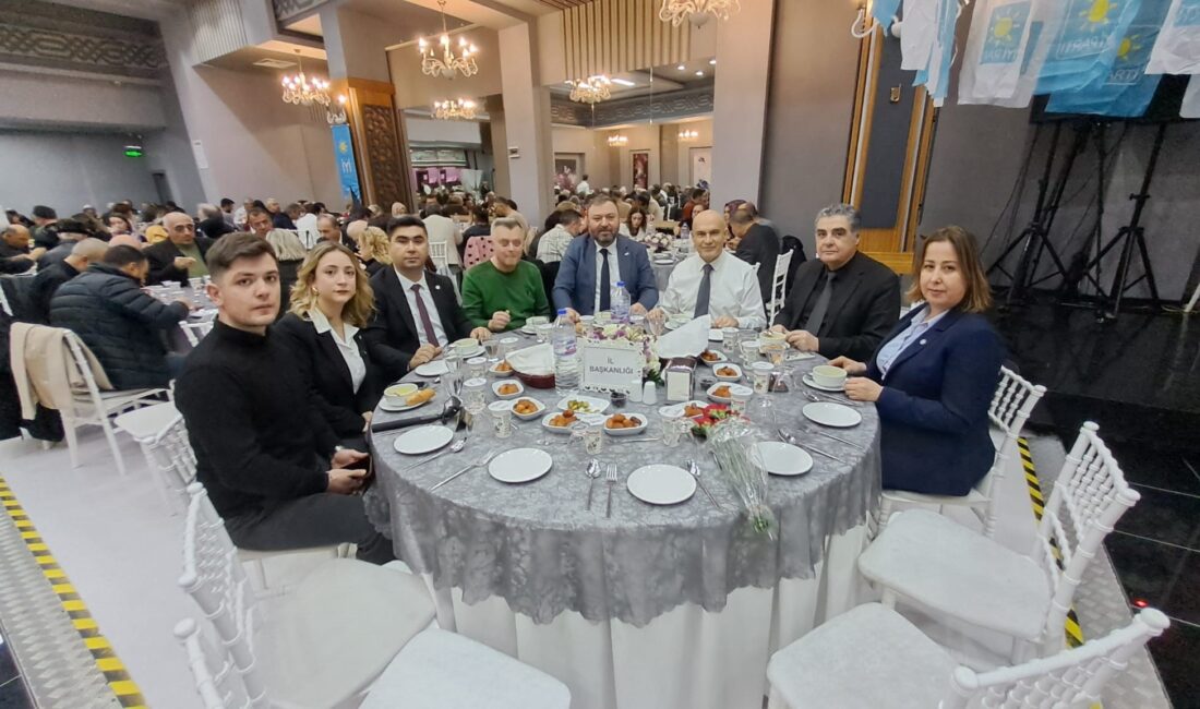 İyi Parti İlçe Teşkilatı iftar yemeği düzenledi. İftara İyi Parti