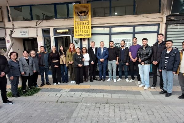 Üniversiteliler ADD’de iftar yemeğinde bir araya geldiler