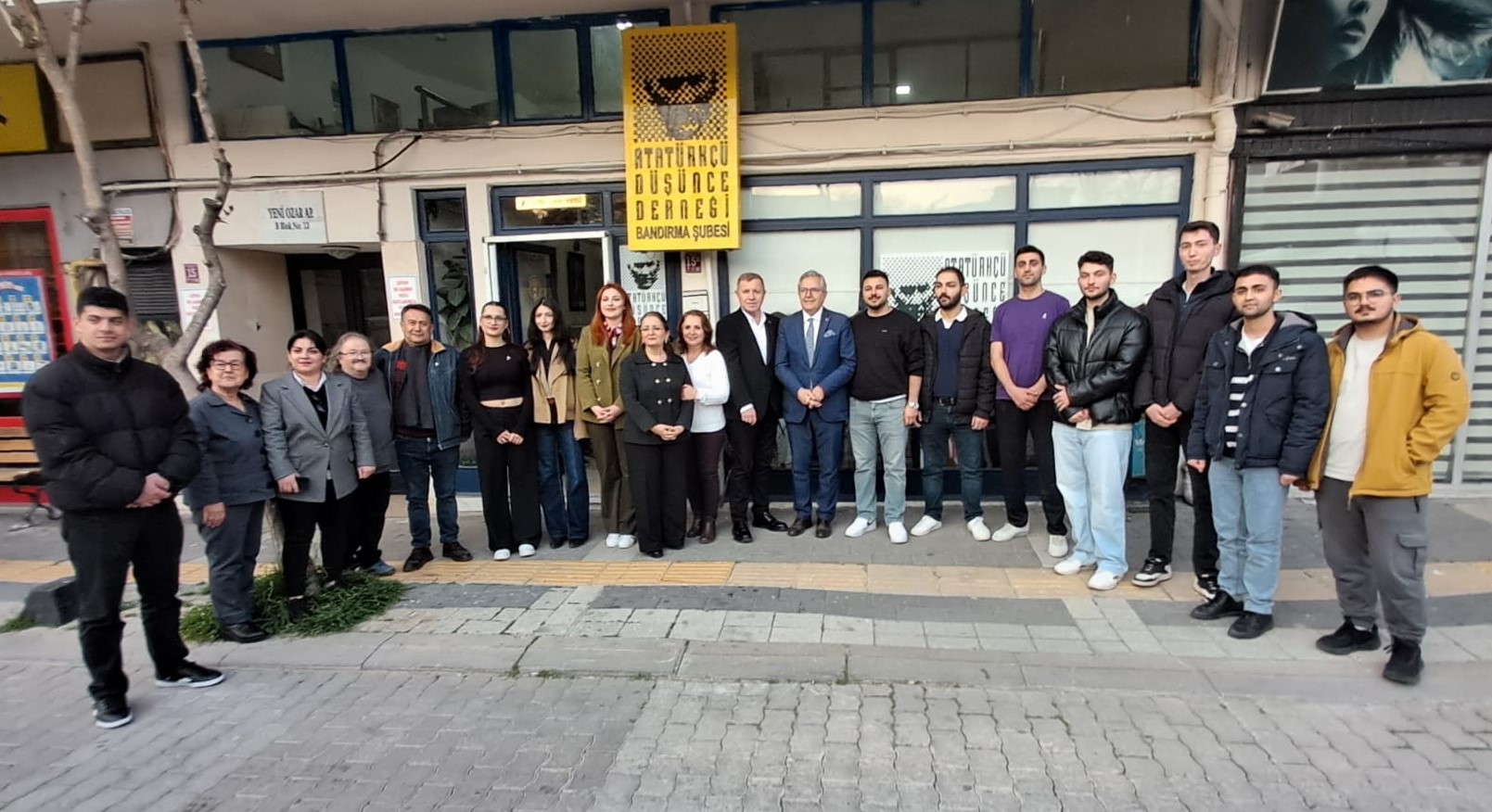 Üniversiteliler ADD’de iftar yemeğinde bir araya geldiler
