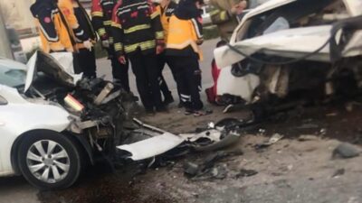 Bandırma’da meydana gelen 4 araçlı zincirleme kazada 1 kişi hayatını