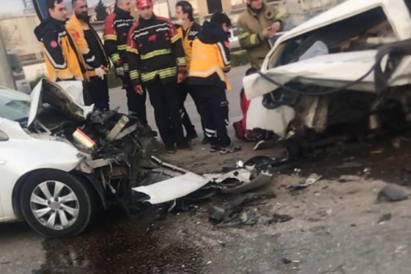 Bandırma’da 4 araçlı zincirleme kaza: 1 ölü, 1 yaralı