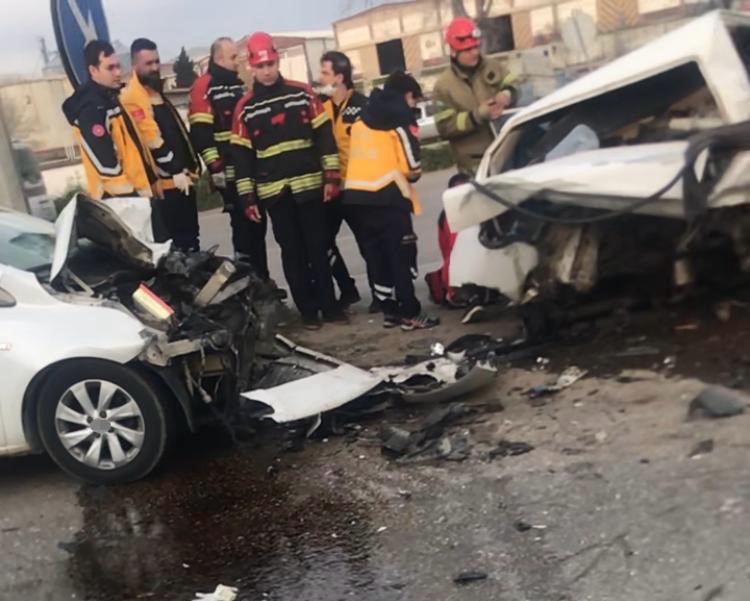 Bandırma’da meydana gelen 4 araçlı zincirleme kazada 1 kişi hayatını