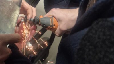 Balıkesir’in Gönen ilçesinde parmağına sıkışan yüzük nedeniyle hastaneye başvuran bir