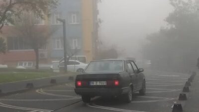 Balıkesir’de etkili olan yoğun sis vatandaşlara ve sürücülere zor anlar