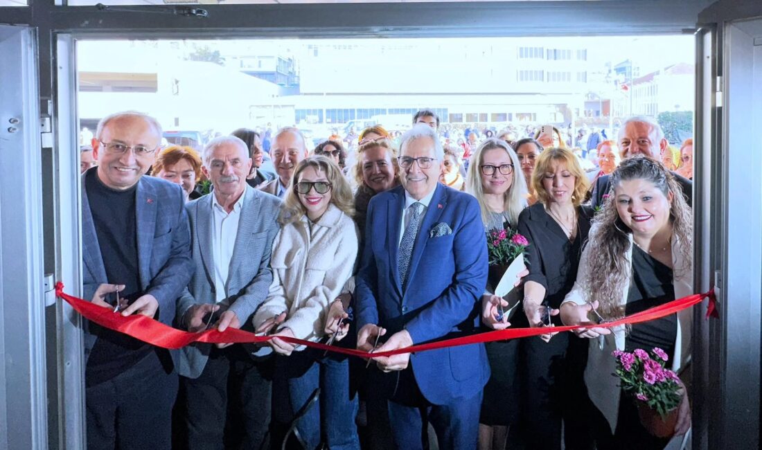 Bandırma Belediye Başkanı Dursun Mirza, Tunç Başaran Kültür Merkezi’nde El