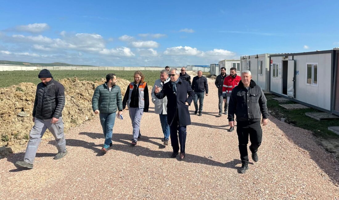 Bandırma’da belediye hizmetleri hız kesmeden sürerken, Bandırma Belediye Başkanı Dursun