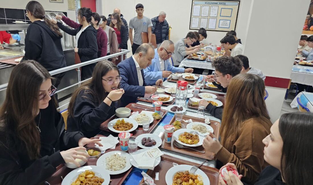 Maarifin Kalbinde Ramazan Etkinlikleri Tüm Hızıyla Devam Ediyor. Bandırma Kaymakamı
