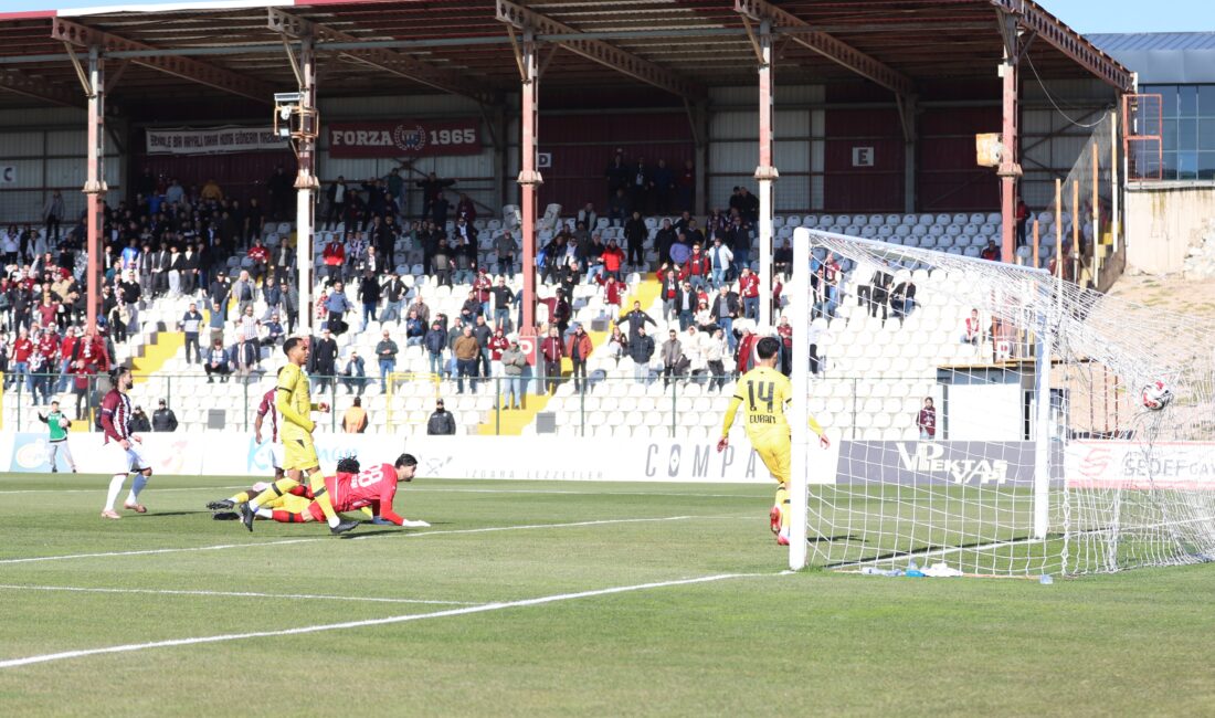 BANDIRMASPOR: 1   İSTANBULSPOR: 0 HAKEMLER: Fatih Tokail **, Sezgin Çınar