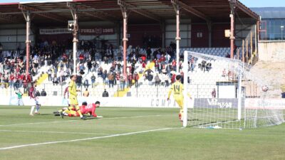 BANDIRMASPOR: 1   İSTANBULSPOR: 0 HAKEMLER: Fatih Tokail **, Sezgin Çınar