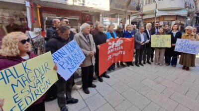 CHP İlçe Örgütü İstiklal Caddesinde yaptığı basın açıklaması ile esnafların